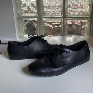 Black Leather Oxfords (FitFlop)